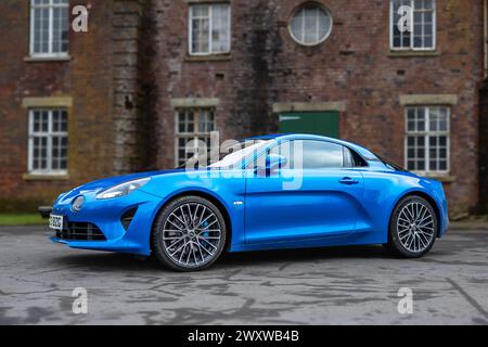 2023 Alpine A110 GT, ausgestellt auf der Motorsport-Versammlung im Bicester Heritage Centre am 31. März 2024. Stockfoto