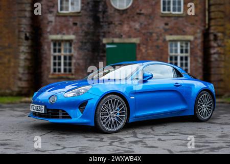 2023 Alpine A110 GT, ausgestellt auf der Motorsport-Versammlung im Bicester Heritage Centre am 31. März 2024. Stockfoto