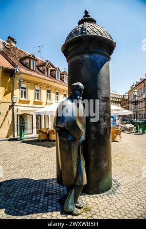 Statue von August Senoa (Schriftsteller) an der Ecke Vlaska Ulica in Zagreb, Kroatien Stockfoto