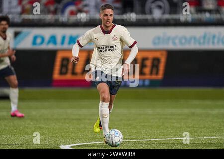 Rotterdam, Niederlande. April 2024. ROTTERDAM, NIEDERLANDE - 2. APRIL: Joey Veerman von PSV dribbelt während des niederländischen Eredivisie-Spiels zwischen Excelsior Rotterdam und PSV im Van Donge en de Roo stadion am 2. April 2024 in Rotterdam. (Foto von Joris Verwijst/Orange Pictures) Credit: Orange Pics BV/Alamy Live News Stockfoto