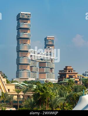 Ein Bild des Atlantis The Royal Hotel von der anderen Seite des Aquaventure Waterpark Vergnügungsparks. Stockfoto
