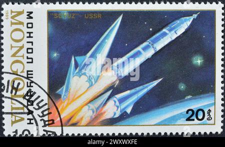 Briefmarke, gedruckt von der Mongolei, die die Raumfahrtforschung fördert. Stockfoto