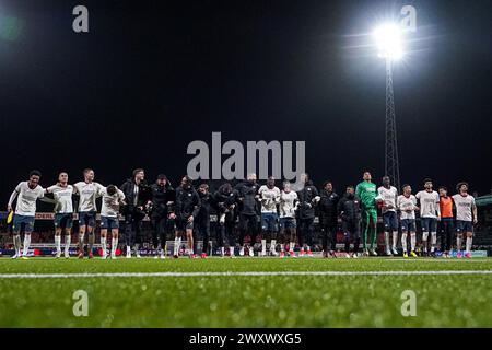 Rotterdam, Niederlande. April 2024. ROTTERDAM, NIEDERLANDE - 2. APRIL: PSV-Spieler feiern den Sieg beim niederländischen Eredivisie-Spiel zwischen Excelsior Rotterdam und PSV im Van Donge en de Roo stadion am 2. April 2024 in Rotterdam. (Foto von Joris Verwijst/Orange Pictures) Credit: Orange Pics BV/Alamy Live News Stockfoto