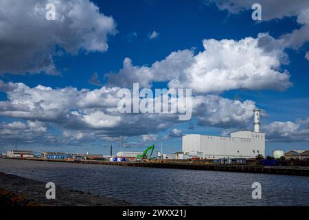 Das Kraftwerk Great Yarmouth wird von RWE betrieben. Great Yarmouth Power Station ist ein Gaskraftwerk mit kombiniertem Zyklus, das 2001 eröffnet wurde. Stockfoto