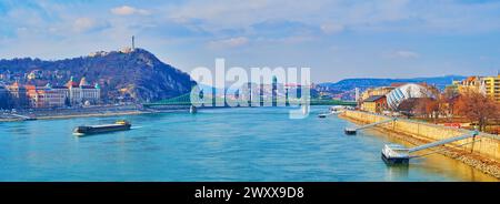 Panorama-Skyline von Budapest von der Petofi-Brücke mit Gellert-Hügel, Freiheitsbrücke, Buda-Schloss, Balna und Donau, Ungarn Stockfoto