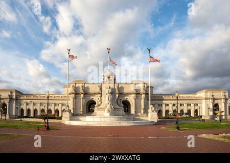 Washington DC – USA – 22. März 2024 berühmter Columbus Circle plaza vor der Washington Union Station. Das Herzstück ist der Columbus-Brunnen, Designe Stockfoto