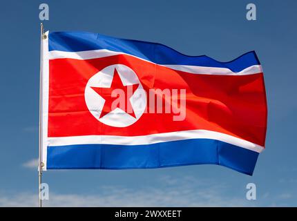 Wehende Flagge Nordkoreas Stockfoto