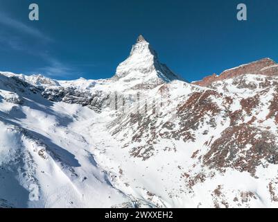 Luftaufnahme des schneebedeckten Matterhorns, Schweizer Alpen bei Zermatt, Schweiz Stockfoto