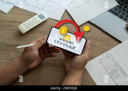 Mann mit Handy Shopping und Cashback Konzept Geldrückerstattung Stockfoto