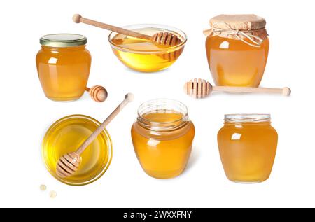 Natürlicher Honig, Glasgläser und Löffeln isoliert auf weiß, Set Stockfoto