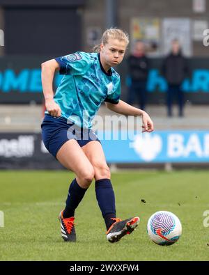 Ruesha Littlejohn, professioneller Mittelfeldfußballer, spielt für London City Lionesses im Princes Park, Dartford, wo er den Fußball durchläuft. Stockfoto