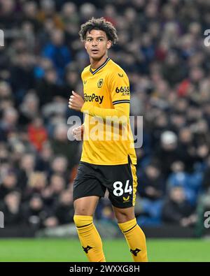 Burnley, Großbritannien. April 2024. Leon Chiwome von Wolverhampton Wanderers, während des Premier League-Spiels Burnley gegen Wolverhampton Wanderers in Turf Moor, Burnley, Vereinigtes Königreich, 2. April 2024 (Foto: Cody Froggatt/News Images) in Burnley, Vereinigtes Königreich am 2. April 2024. (Foto: Cody Froggatt/News Images/SIPA USA) Credit: SIPA USA/Alamy Live News Stockfoto