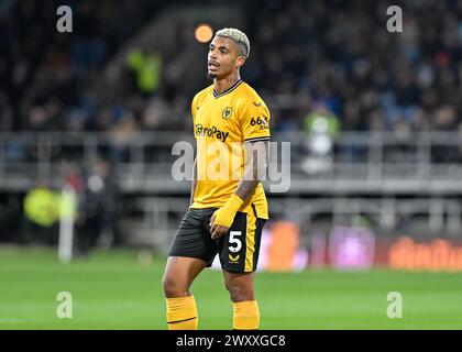 Burnley, Großbritannien. April 2024. Mario Lemina von Wolverhampton Wanderers, während des Premier League-Spiels Burnley gegen Wolverhampton Wanderers in Turf Moor, Burnley, Vereinigtes Königreich, 2. April 2024 (Foto: Cody Froggatt/News Images) in Burnley, Vereinigtes Königreich am 2. April 2024. (Foto: Cody Froggatt/News Images/SIPA USA) Credit: SIPA USA/Alamy Live News Stockfoto