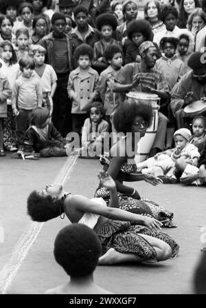 Afro-karibische Tänzer in Fort Greene, 1969, in Clinton und Dekalb Avenues Stockfoto