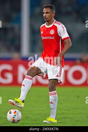 April 2024: Estádio Mario Alberto Kempes, Córdoba, Argentinien: Fernando Reges von Internacional, während Belgrano und Internacional, 1. Runde der Gruppe c der Copa Sul-America 2024 Stockfoto