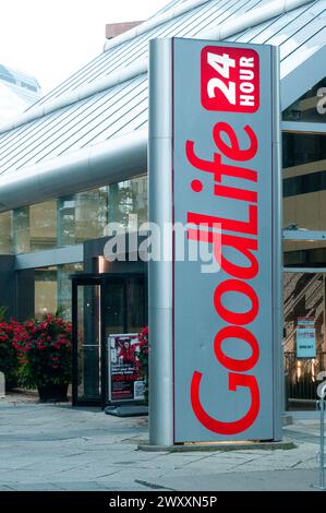 Toronto, ON, Kanada – 23. August 2023: Sehen Sie sich das Goodlife Fitness Company-Schild an Stockfoto