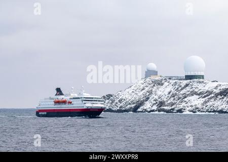 Hurtigruten-Schiff Nordnorge, Vardo, Varanger-Halbinsel, Troms og Finnmark, Norwegen Stockfoto