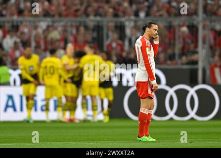 Torfeier bei Borussia Dortmund, Enttäuschung beim Leroy Sane FC Bayern München FCB (10), Deutscher Classico FC Bayern München FCB gegen Borussia Stockfoto