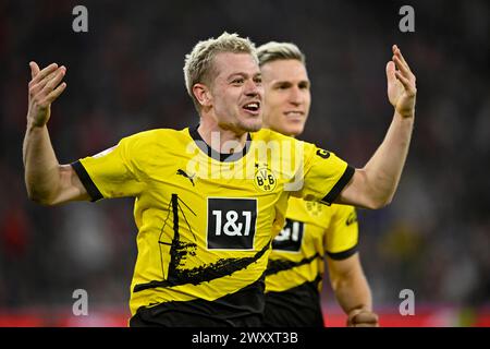 Torfeier Julian Ryerson Borussia Dortmund BVB (26), Nico Schlotterbeck Borussia Dortmund BVB (04), Deutscher Classico FC Bayern München FCB vs. Stockfoto