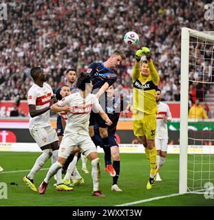 Elfmeterschiebe, Torszene Jan Schoeppner 1. FC Heidenheim 1846 FCH (03) gegen Torhüter Alexander Nuebel VfB Stuttgart (33) MHPArena Stockfoto