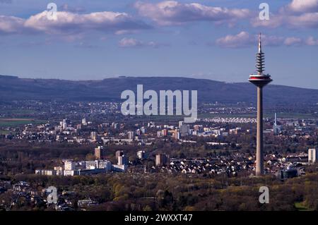 Blick von der Aussichtsplattform des Maintower auf den Europaturm, Telekommunikationsturm, Fernsehturm, Taunus, Frankfurt am Main, Hessen Stockfoto