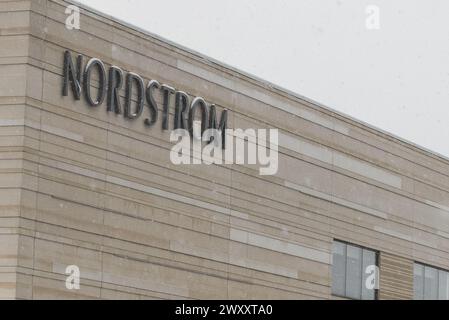 Toronto, ON, Kanada - 30. August 2023: Blick auf das Nordstrom-Schild in Amerika Stockfoto