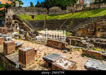 Römisches Theater am Fuße der Colle di San Giusto, Triest, Hafenstadt an der Adria, Friaul, Italien, Triest, Friaul, Italien Stockfoto