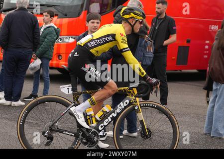 Kanbo, Spanien. April 2024. VADER Milan VOM Team Visma Credit: Abaca Press/Alamy Live News Stockfoto