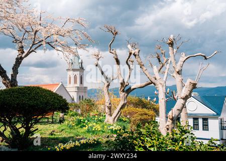 Blick auf die Motomachi-Kirche und den Garten in Hakodate, Hokkaido, Japan Stockfoto