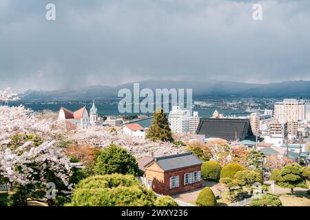 Blick auf die Motomachi Straße und den Hafen im Frühling in Hakodate, Hokkaido, Japan Stockfoto
