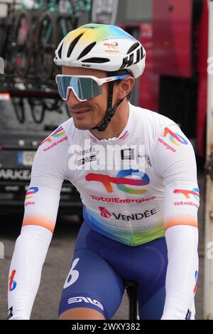 Kanbo, Espagne. April 2024. Alexis Vuillermoz von TotalEnergies während des Itzulia Baskenland 2024, Radrennen, Stage 2 Irun - Kanbo, am 2. April 2024 in Kanbo, Spanien - Foto Laurent Lairys/DPPI Credit: DPPI Media/Alamy Live News Stockfoto