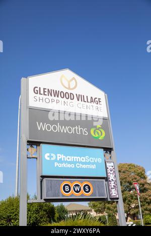 Glenwood Vorort von Sydney, in der Stadt Blacktown, mit Glenwood Einkaufszentrum mit Woolworths Supermarkt und Geschäften für die lokale Gemeinde, Australien Stockfoto