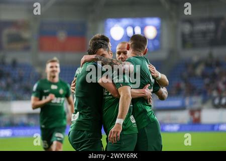 Gliwice, Polen. 30. März 2024. Die Spieler von Slask Breslaw feiern, nachdem sie ein Tor beim polnischen PKO Ekstraklasa League 2023/2024 zwischen Piast Gliwice und Slask Breslaw im Stadtstadion von Gliwice erzielt haben. Endergebnis; Piast Gliwice 2:2 Slask Breslaw. (Foto: Grzegorz Wajda/SOPA Images/SIPA USA) Credit: SIPA USA/Alamy Live News Stockfoto