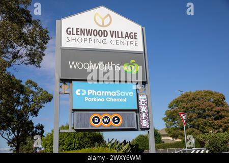 Glenwood Vorort von Sydney, in der Stadt Blacktown, mit Glenwood Einkaufszentrum mit Woolworths Supermarkt und Geschäften für die lokale Gemeinde, Australien Stockfoto