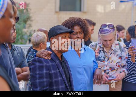 Haifa, Israel - 2. April 2024: Familienmitglieder von Solomon Teka und Unterstützer, nach dem umstrittenen Urteil, das den Polizisten freisprach Stockfoto