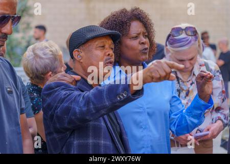 Haifa, Israel - 2. April 2024: Familienmitglieder von Solomon Teka und Unterstützer, nach dem umstrittenen Urteil, das den Polizisten freisprach Stockfoto