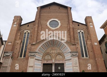 Fassade der Kirche Sant'Anastasia, Verona Stockfoto