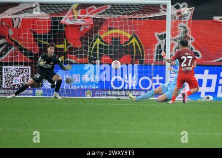 Shanghai Port Football Club besiegte Henan Jiuzu Dukang Football Club mit 3-1 in der dritten Runde der Chinesischen Super League (CSL) 2024 in Shanghai. Stockfoto