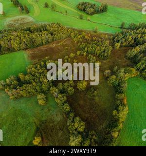 Die Region um den Niedersonthofensee im Allgäuer Seengebiet in einer Luftaufnahme Stockfoto