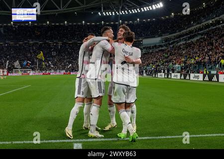 Dusan Vlahovic vom Juventus FC feiert mit seinen Teamkollegen, nachdem er beim Coppa Italia Spiel zwischen Juventus FC und SS Lazio bei Allianz Stadi einen Treffer erzielt hat Stockfoto