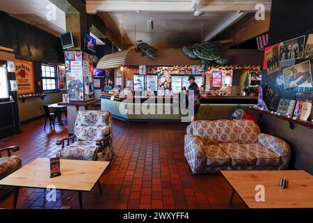 Innenraum des Cozii Cafe im alten Criteria Hotel Gebäude in Maryborough, Queensland, Australien. Stockfoto
