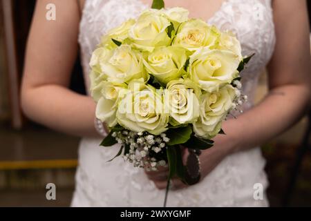 Hochzeit Blumenstrauß weiße Rosen Stockfoto