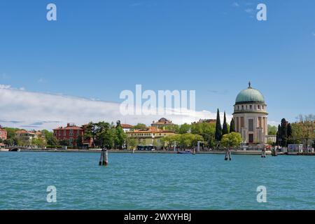 Italien, Venedig: Blick auf den Votivtempel, der der Victory-Madonna „Tempio Votivo Della Pace di Venezia“ auf der Insel Lido gewidmet ist Stockfoto