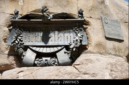 Gedenktafel am Denkmal für General San Martín auf der Plaza San Martin. Stockfoto