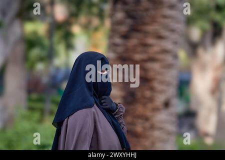 Eine junge Frau in einem Hijab in Marrakesch, Marokko Stockfoto