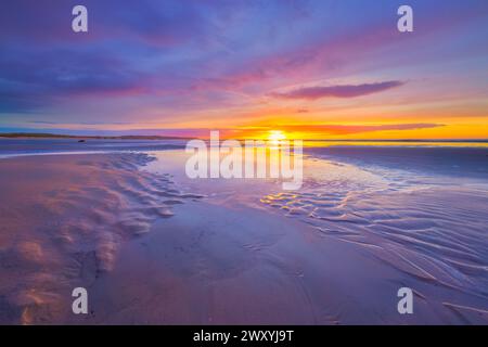 Ein wunderschöner Sonnenuntergang am Strand in der Nähe von Wissant, Cote d'Opale, Frankreich Stockfoto