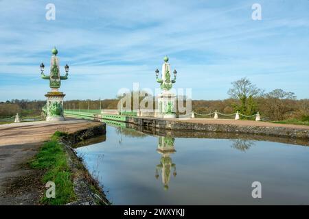 Briare, Kanalbrücke von Gustave Eiffel, seitlicher Kanal zur Loire oberhalb der Loire, Département Loiret, Centre-Val de Loire, Frankreich Stockfoto