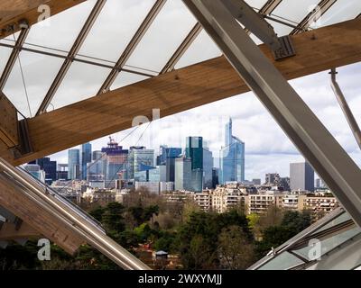 Paris. Blick auf das Finanzviertel von La Defense von der Louis Vuitton Foundation. Ile de France. Frankreich Stockfoto