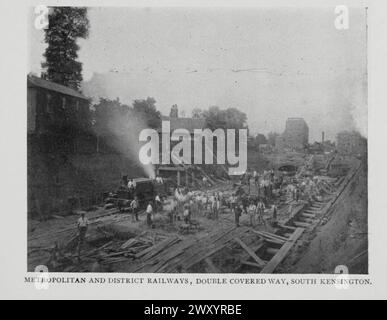 METROPOLITAN UND DISTRICT RAILWAYS, DOPPELTER ÜBERDACHTER WEG, SOUTH KENSINGTON. Aus dem Artikel THE UNDERGROUND RAILWAYS OF LONDON. Von Frederick E. Cooper, vom Engineering Magazine widmet sich Industrial Progress Band XV 1898 The Engineering Magazine Co Stockfoto