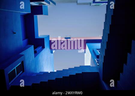 Spanien, Calpe (oder Calp): La Muralla Roja (Rote Mauer), Apartmentkomplex an der Costa Blanca, entworfen vom Architekten Ricardo Boffil. Architektonisch d Stockfoto